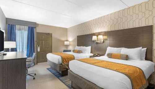 Queen Suite with Two Queen Beds and Sofa Bed - Exterior Entrance/First Floor