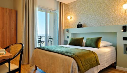 Deluxe Double Room with Balcony and Sea View