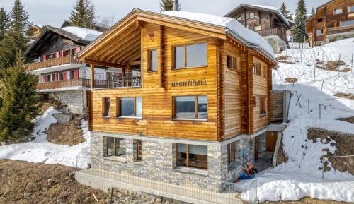 Apartment with Mountain View