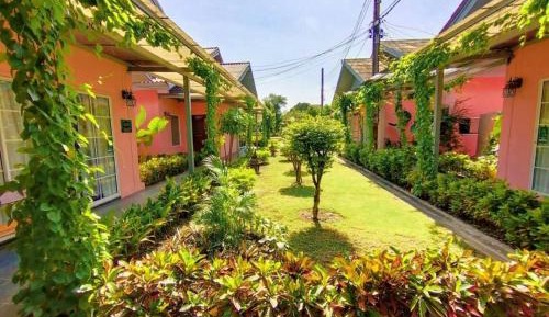 Bungalow with Garden View