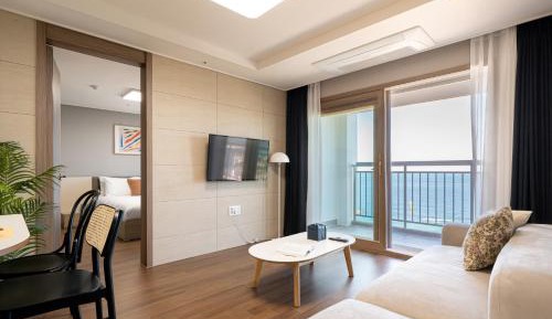 Family Two Room Ocean