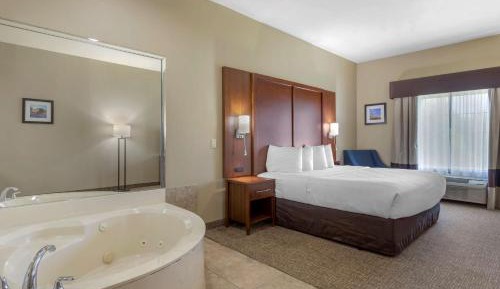 King Suite with Whirlpool