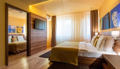 Family Room (2 Adults + 1 Child)