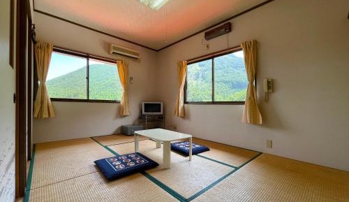 Japanese-Style Economy Room