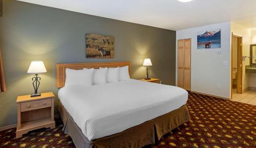 King Room with Mobility Accessible Tub