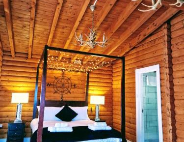 Suite with Hot Tub
