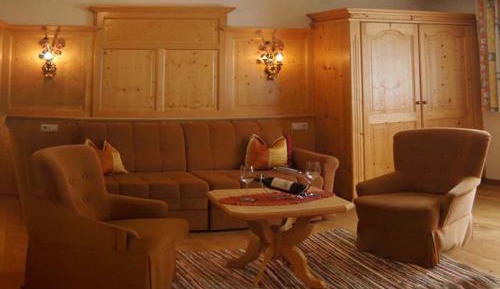 One-Bedroom Apartment with Garden