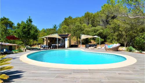 Three-Bedroom Holiday Home 