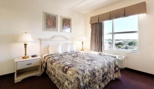 One Bedroom Queen Suite