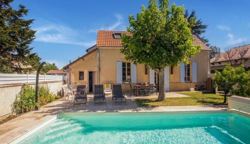 Three-Bedroom Holiday Home 