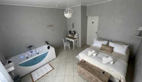 Double Room with Spa Bath