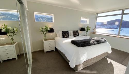 Oxleys 506 three Penthouse Apartment (Sleeps 6)