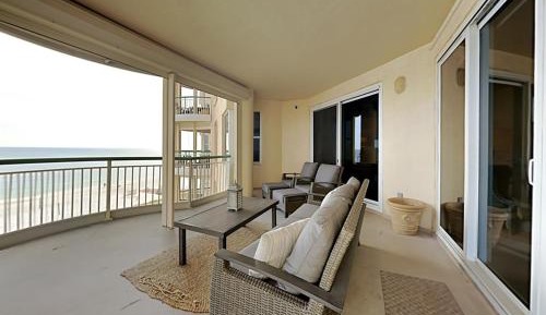 Three-Bedroom Apartment with Ocean View