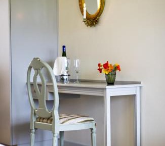 Family Room (2 Adults + 2 Children)