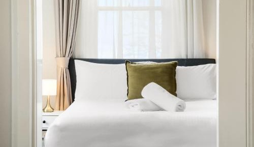 Queen Room with Shared Bathroom