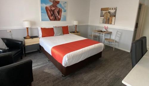 Deluxe Queen Room