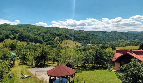 Two-Bedroom Apartment with Mountain View
