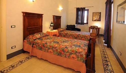 Twin Room with Private External Bathroom