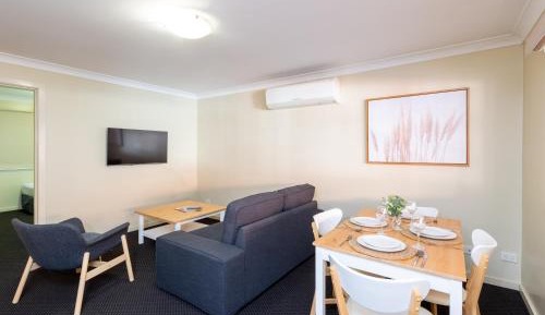 Two-Bedroom Spa Apartment - 1 Queen Bed & 2 Single Beds