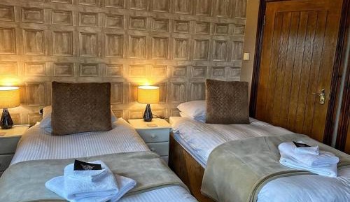 Twin Room with Private Bathroom