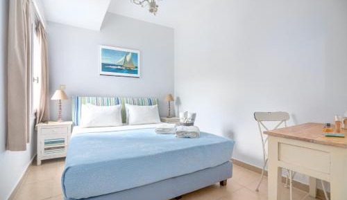 Triple Room with Sofa Bed and Side Sea View