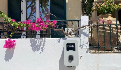 Studio Apartment with Double Bed and Mountain View 