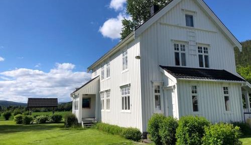 Seven-Bedroom House
