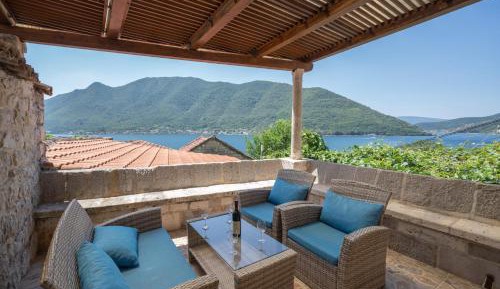 Comfort One-Bedroom Apartment with Terrace and Sea View
