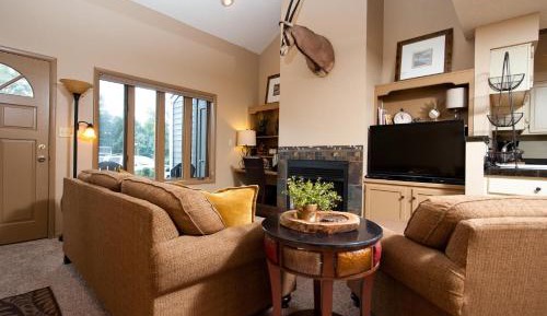 Three-Bedroom Holiday Home 