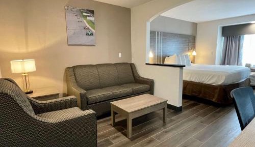Deluxe King Suite