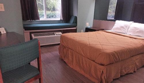 Queen Room - Non-Smoking