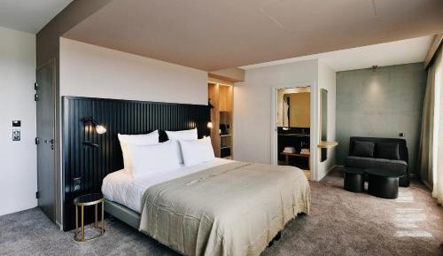 Junior Suite 1 King 1 Single Beds