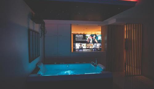Suite with Hot Tub