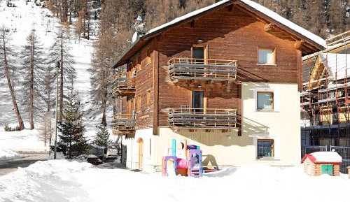 Superior One-Bedroom Apartment with Balcony
