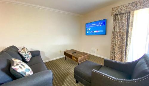 Deluxe King Suite