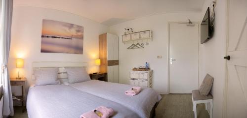 Economy Twin Room with Private Bathroom