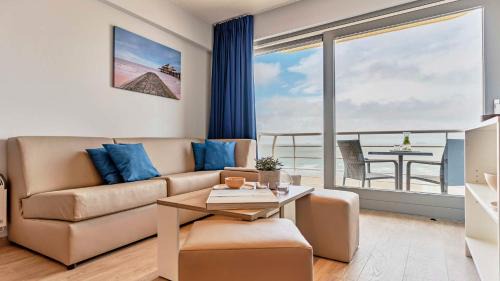 Family Suite with Sea View | 2 Adults - 3 Children