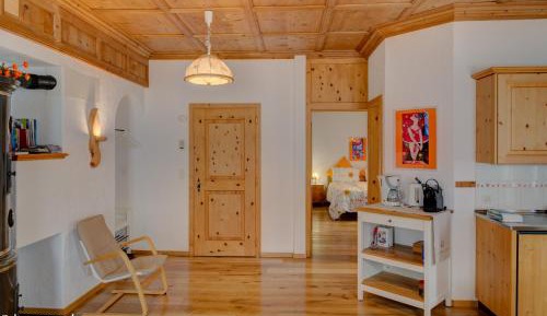 Suite (1-2 Adults)