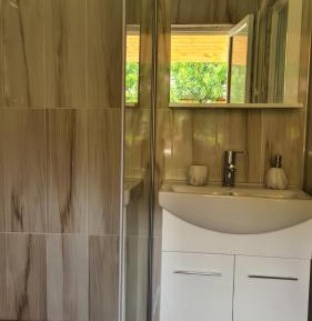 Deluxe Room (2 Adults + 1 Child)