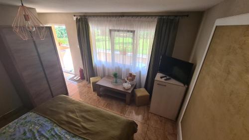 Deluxe Double Room (2 Adults + 1 Child)