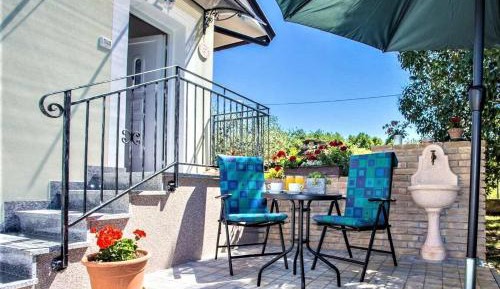 Apartment with Garden View