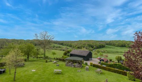 Apartment with Mountain View