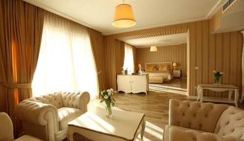 Suite with Balcony and Sea View