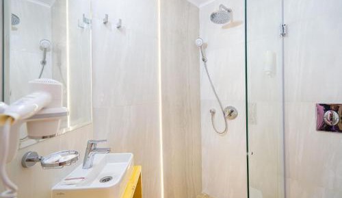 Two-Bedroom Deluxe Apartment