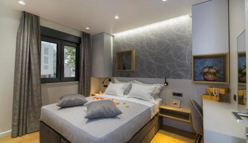 Apartment with Garden View