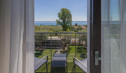 Deluxe Triple Room with Lake View