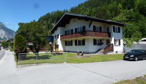 Apartment with Mountain View