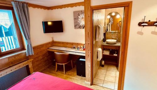 Double Room with Mountain View