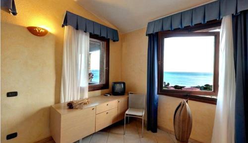 One-Bedroom Apartment with Sea View
