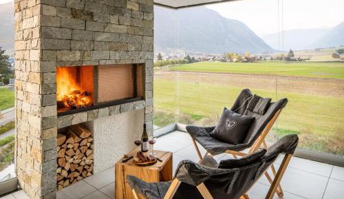 Apartment with Mountain View